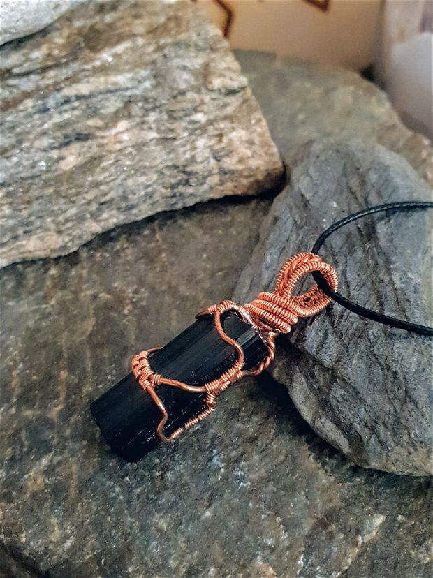 Turmalină Neagră - Pandantiv/Colier "Freedom Of Life" cu piatră brută de Turmalină Neagră. Unicat. Pandantiv handmade. Pandantiv din cupru. Pandantiv pentru Purificare și Protecție Energetică