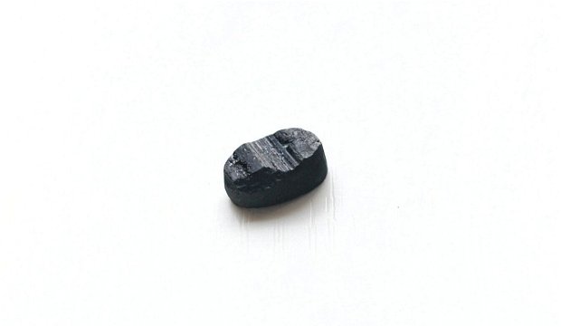 Cabochon turmalina neagra bruta - K79