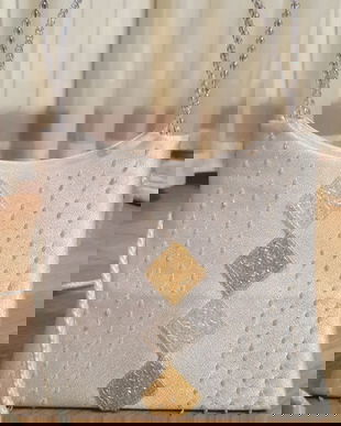 ELEGANTA POSETA  DIN MATERIAL SATINAT CU BRODERIE SI MANERE DIN MARGELE