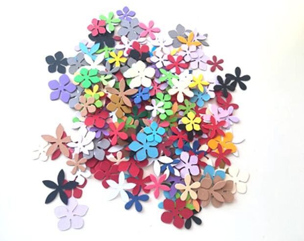 50 floricele decupate din carton colorat