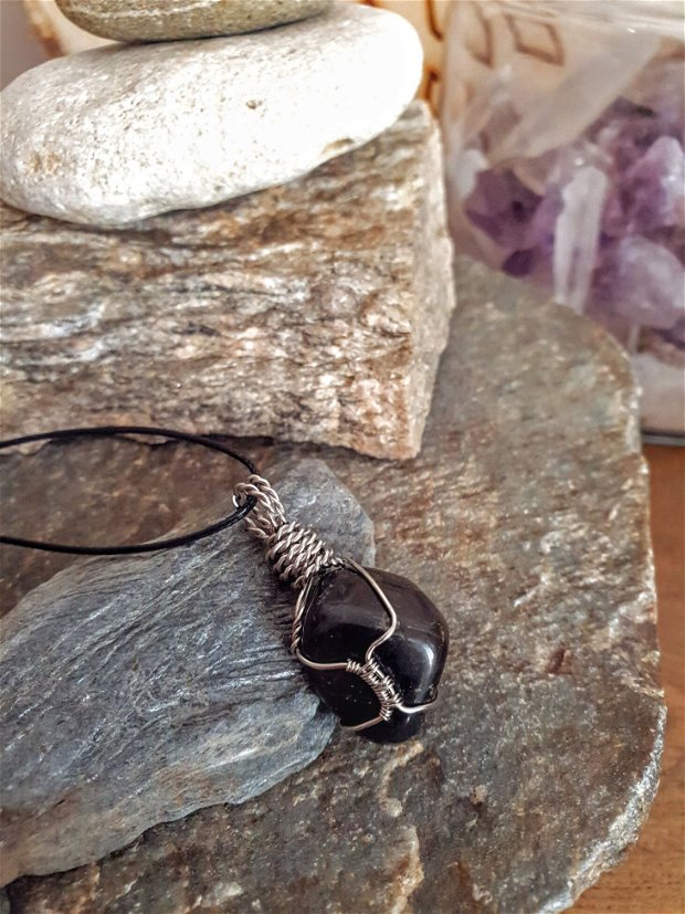 Onix negru - Pandantiv "Spiral of Life" cu piatră brută rulată de Onix negru. Unicat. Pandantiv handmade. Pandantiv din inox. Pandantiv ideal pentru împământare, protecție și echilibrare.