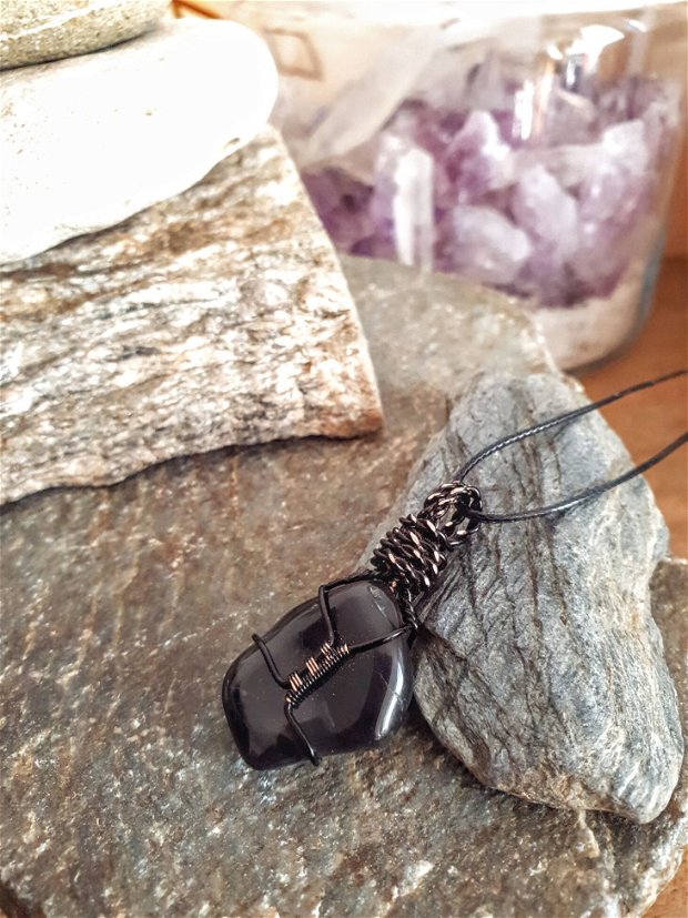 Onix negru - Pandantiv "Spiral of Life" cu piatră brută rulată de Onix negru. Unicat. Pandantiv handmade. Pandantiv din cupru. Pandantiv din inox. Pandantiv ideal pentru împământare, protecție și echilibrare.