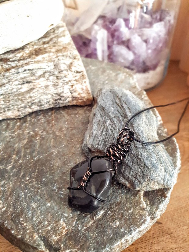 Onix negru - Pandantiv "Spiral of Life" cu piatră brută rulată de Onix negru. Unicat. Pandantiv handmade. Pandantiv din cupru. Pandantiv din inox. Pandantiv ideal pentru împământare, protecție și echilibrare.