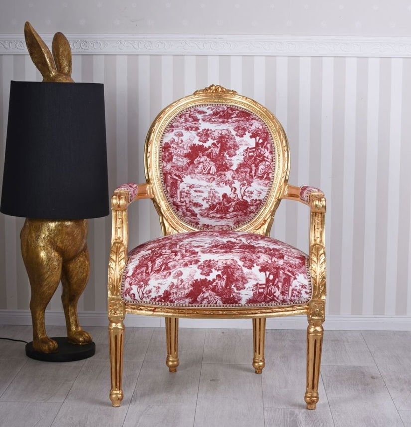 Semifotoliu auriu antichizat cu tapiterie alba cu desene rosii