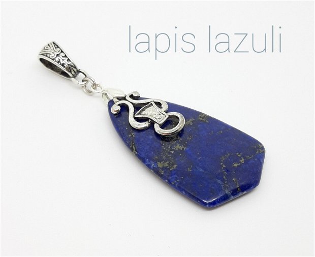 Pandantiv/medalion argintiu cu lapis lazuli