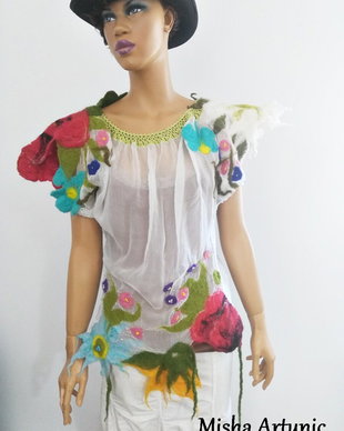 Bluza din matase naturala si floricele impaslite