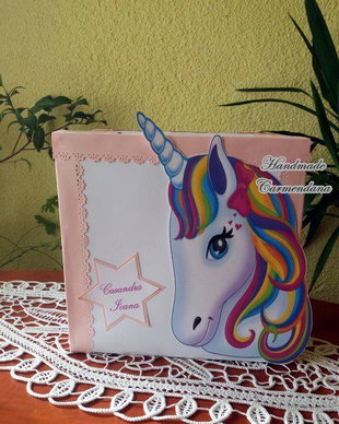 Cutie de dar unicorn
