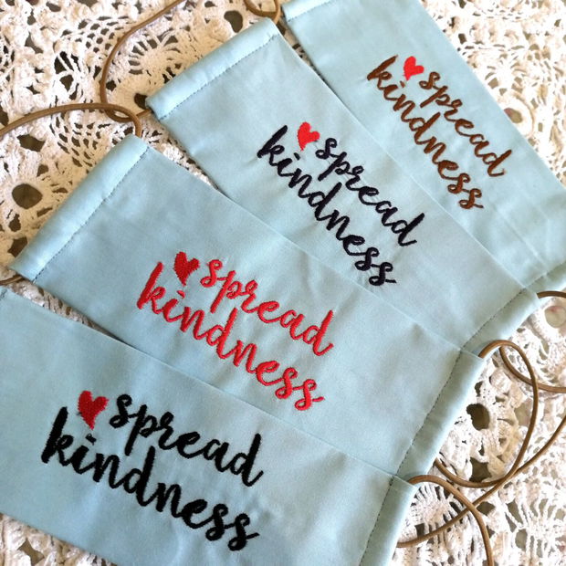 Set de 4 măști brodate "Spread kindness"