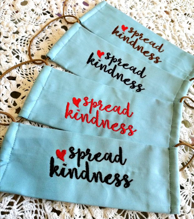 Set de 4 măști brodate "Spread kindness"