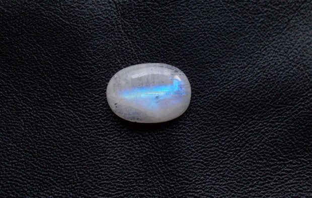 Moonstone cu straluciri albastre  -  [ M328 ]