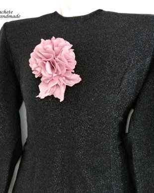Brosa/Aplicatie pentru rochie/Flori handmade