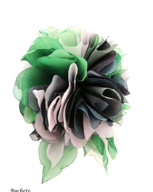 Brosa/Aplicatie pentru rochie/Flori handmade