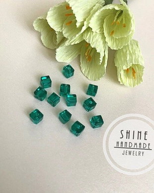 Cristal cubic emerald- 4x4 mm