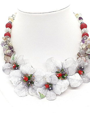 Colier floral cu fluorit