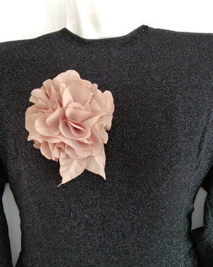 Brosa/Aplicatie pentru rochie/Flori handmade
