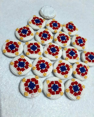 Nasturi tricolor cusuti manual. Rezervat