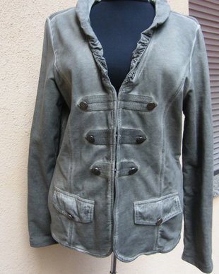 Jacheta military look