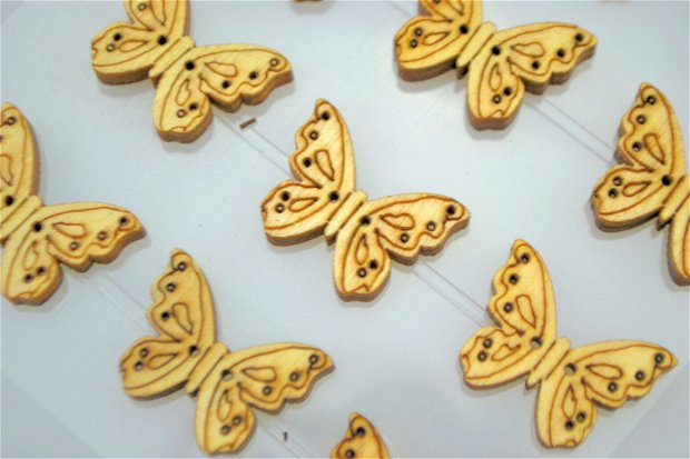 Nasturi fluture din lemn- 2.3 x 1.8 cm, 18 buc/set- 361942