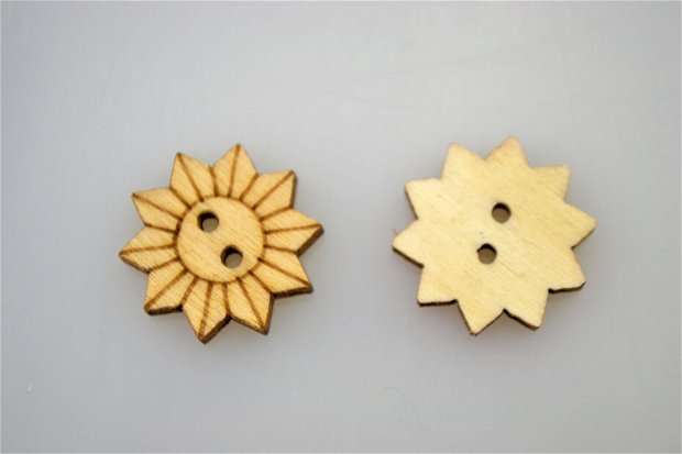 Nasturi din lemn- floarea soarelui 2 cm, 10 buc/set- 363070