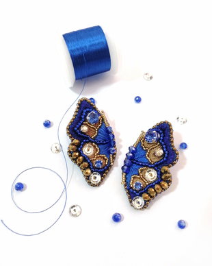 Cercei fluturi albastri brodati cu cristale Swarovski
