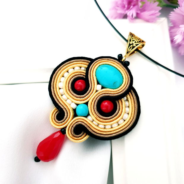 Pandantiv soutache turcoaz cu rosu