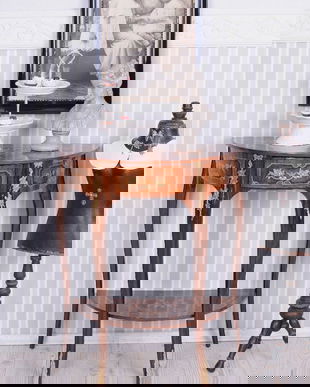 Consola din lemn masiv cu un furnir deosebit