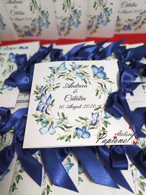 Invitatie nunta fluturi albastri si flori