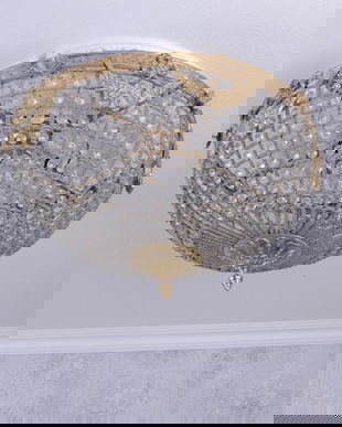 Plafoniera din cristal cu decoratiuni aurii