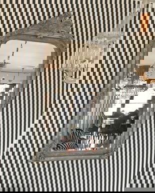 Oglinda baroc din cristal cu o rama gri antichizat cu decoratiuni