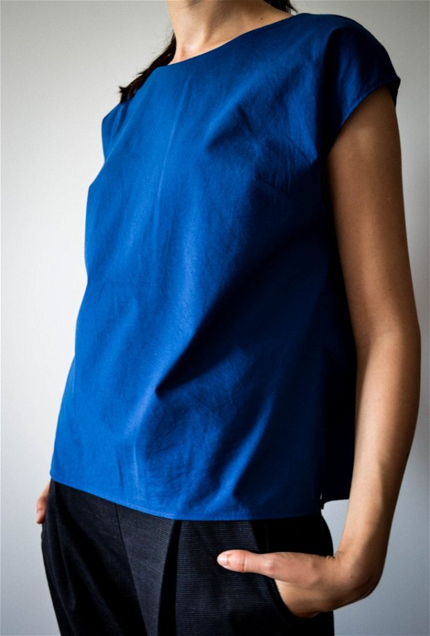 Bluză din bumbac albastru cu fundă la spate