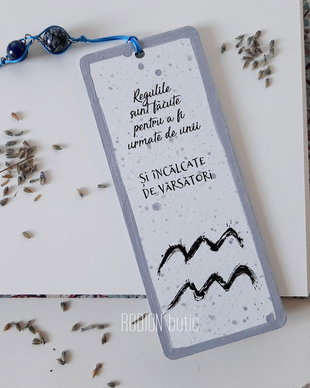 Semn de carte zodia Varsator pictat manual personalizat cu mesaj