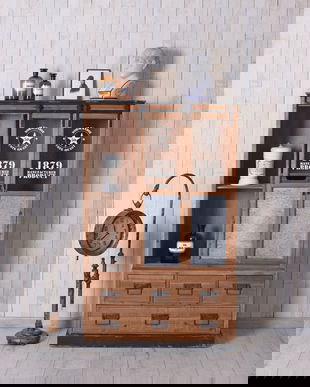 Vitrina industriala din lemn masiv maro cu decoratiuni metalice