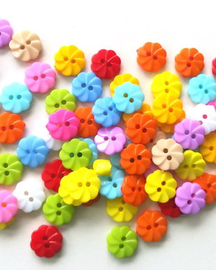 30 x Nasturi din plastic. Nasturasi colorati. Nasturi 13 mm