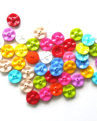 30 x Nasturi din plastic. Nasturasi colorati. Nasturi 15 mm