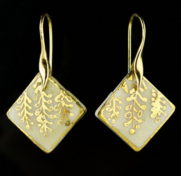Cercei din portelan cu tortite din argint 925 placate cu aur de 14 K, pictati manual cu aur - GOLDEN WISTERIA