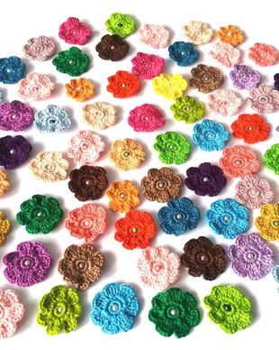 Lot 50 floricele crosetate manual. Floricele multicolore