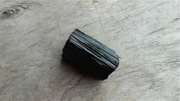 Turmalina neagra, bruta, 20x13x10 mm