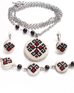 Set bijuterii cu broderie manuala