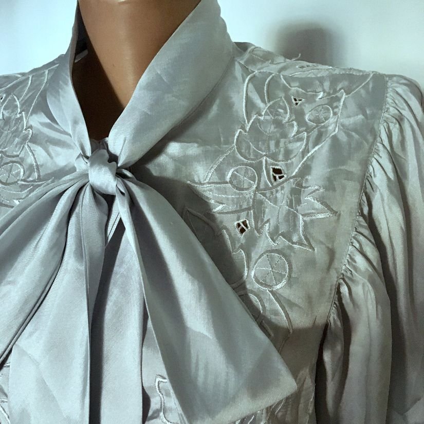 Set bluza spectaculoasa, cu mâneci fluture și fusta stofa fina