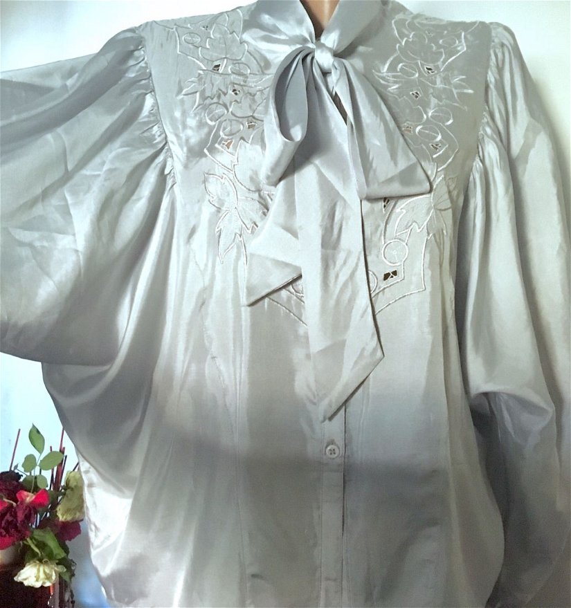 Set bluza spectaculoasa, cu mâneci fluture și fusta stofa fina