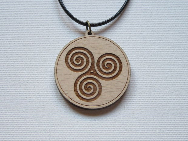 Medalion lemn spirale Triskelion