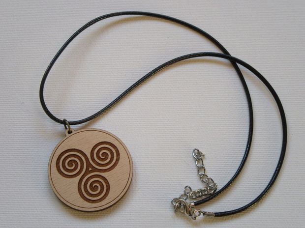 Medalion lemn spirale Triskelion