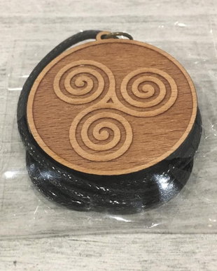 Medalion lemn spirale Triskelion