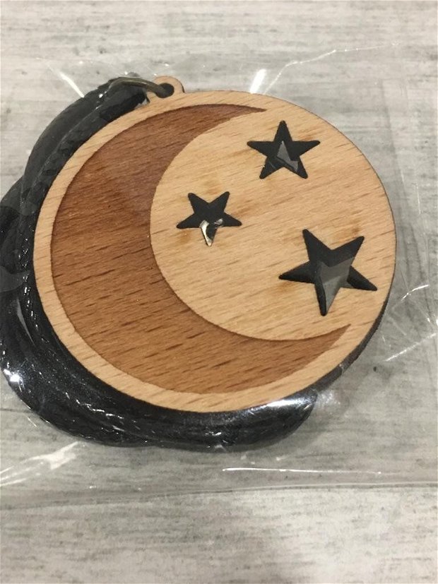 Medalion lemn luna si stele decupate