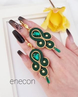 Cercei soutache verzi cu cristale