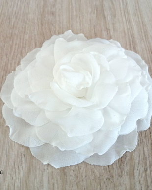 Brose trandafir