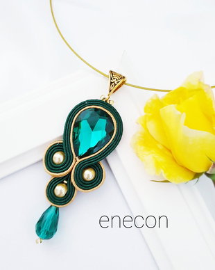 Pandantiv soutache verde cu cristale