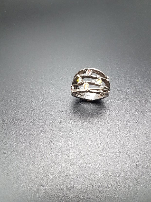 inel de autor, din argint fin, cu model valuri, decorat cu safire galbene, rubin si cubic zirconia