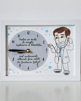 Ceas medic personalizat cu nume si mesaj pictat manual medic
