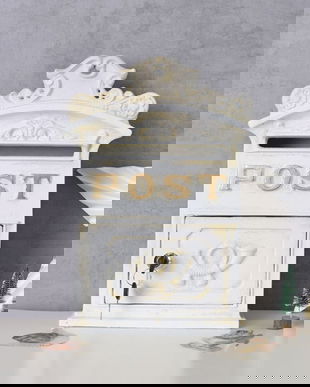 Cutie postala de perete din metal alb